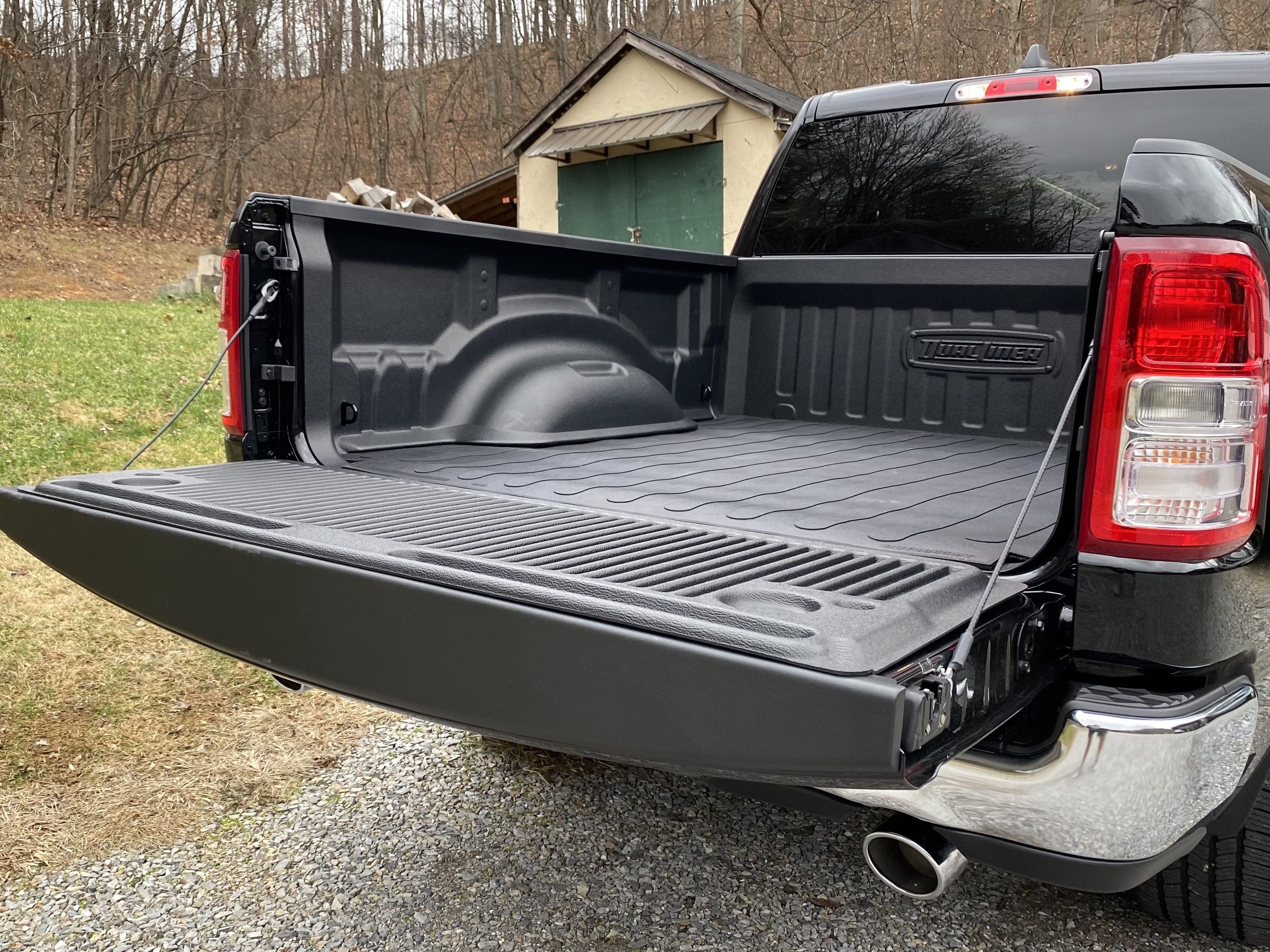 Truxistm truck bed divider